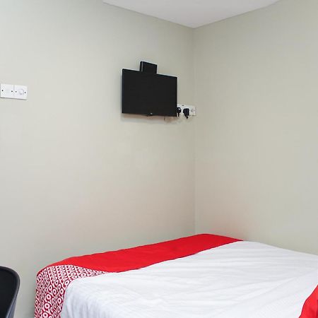 Oyo 90338 Prima Saujana Budget Hotel 까장 외부 사진