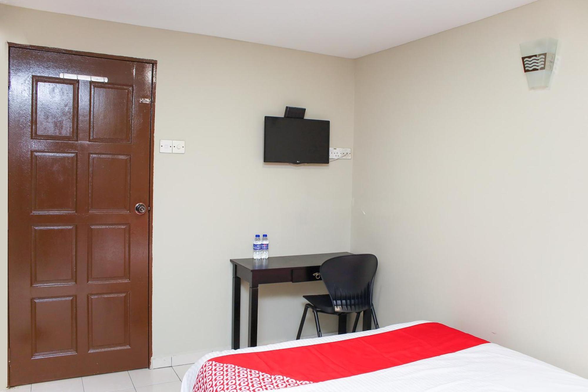 Oyo 90338 Prima Saujana Budget Hotel 까장 외부 사진